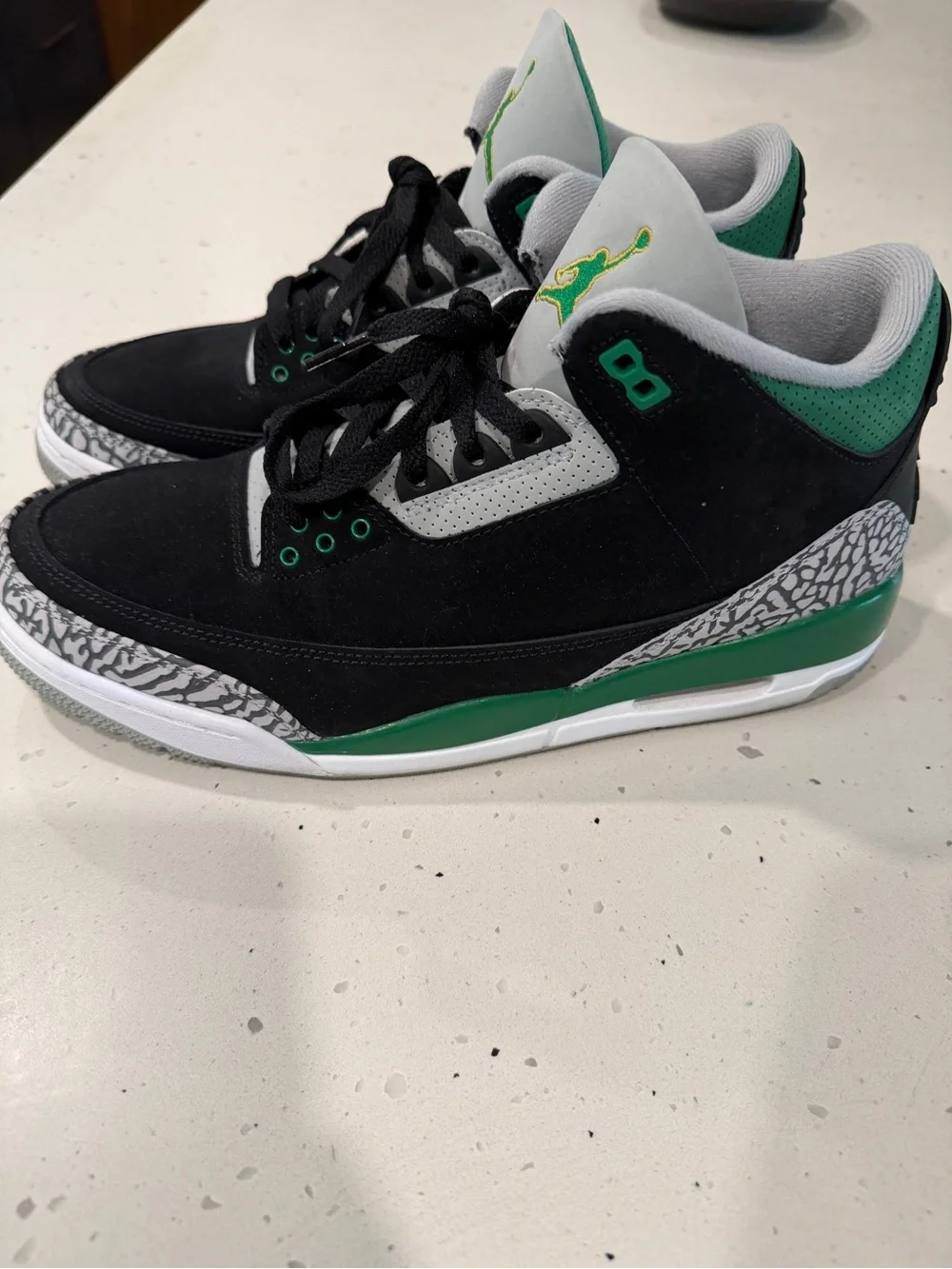 Men’s Jordan 3’s pine green size 10.5